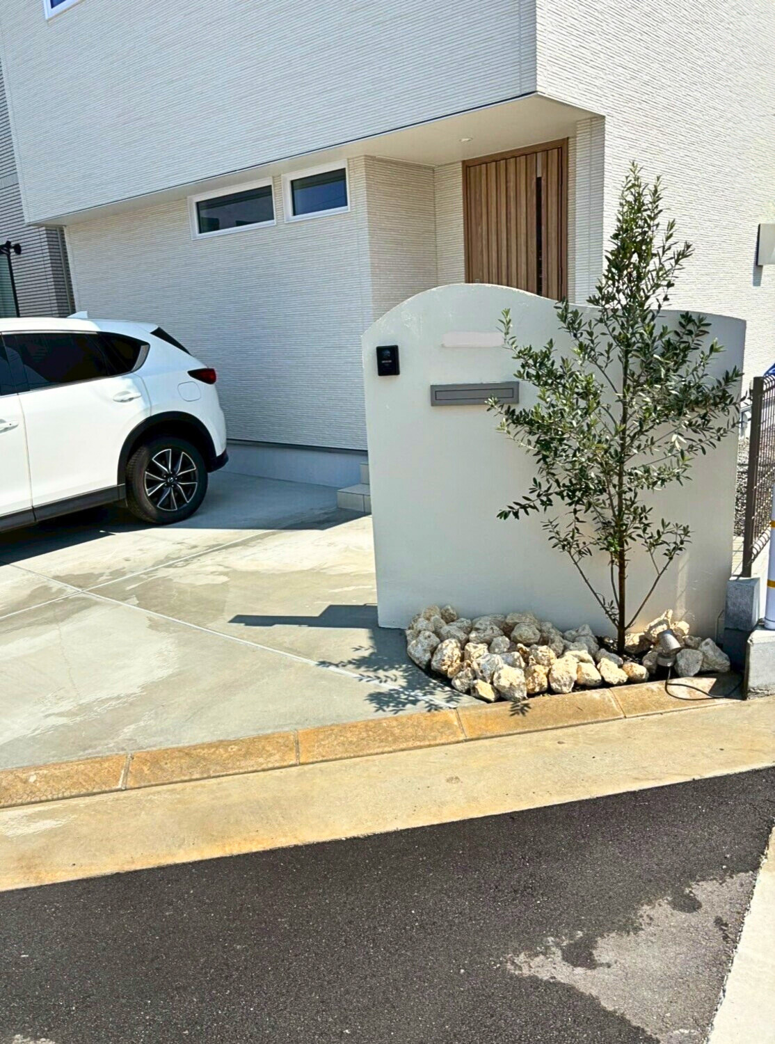 塗装門柱・駐車場...No.188