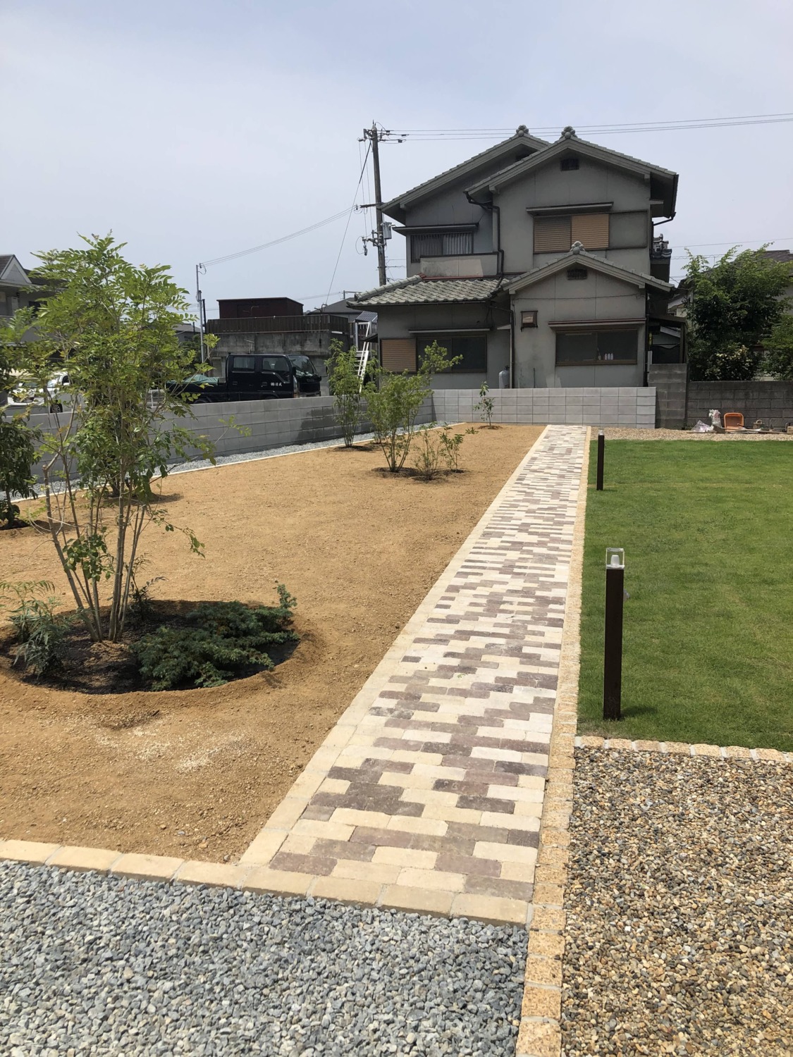 植木を引き立たせる通路❉　事例集⑱