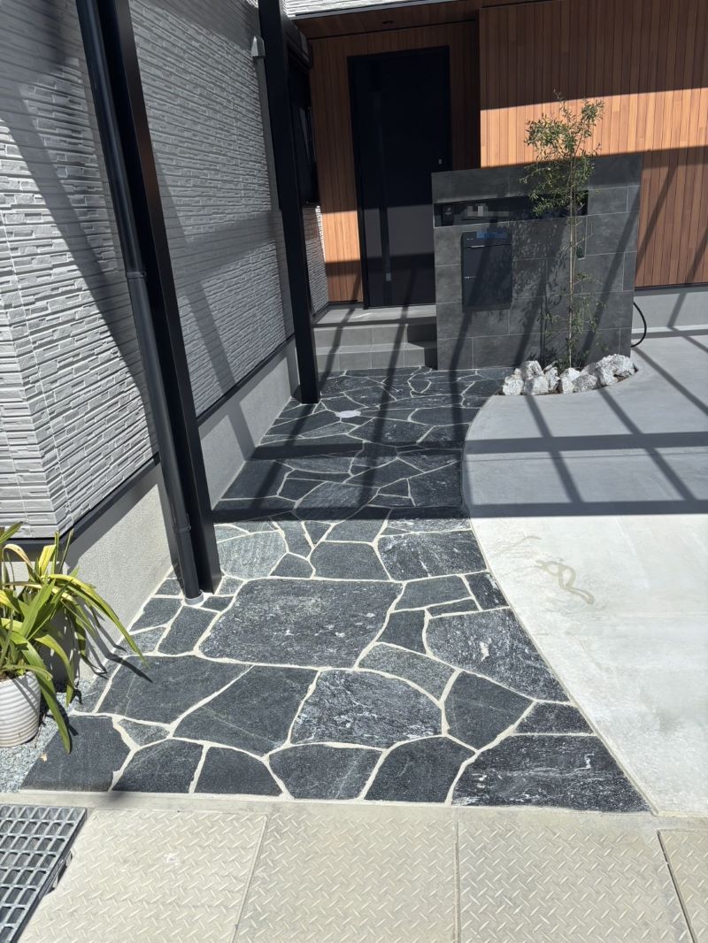 ブラックの乱形石アプローチ 1