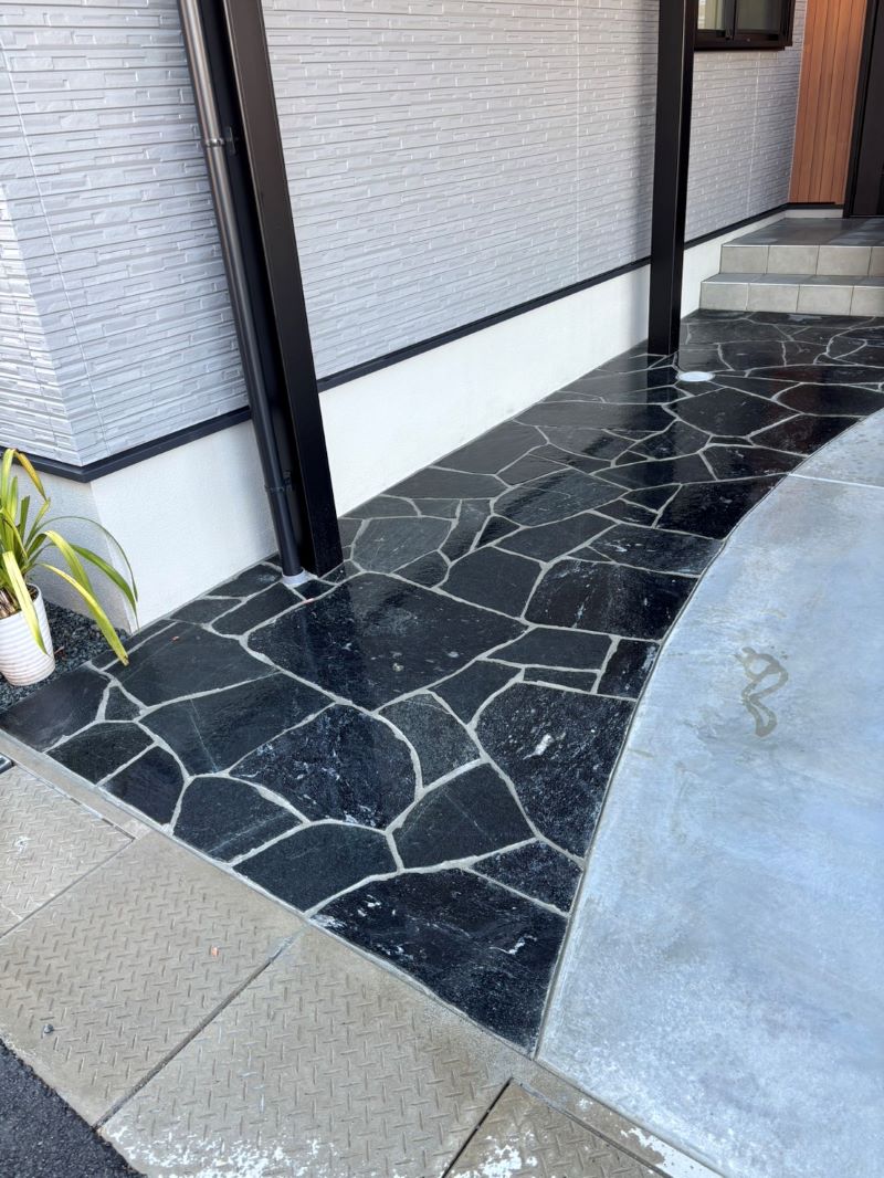 ブラックの乱形石アプローチ 